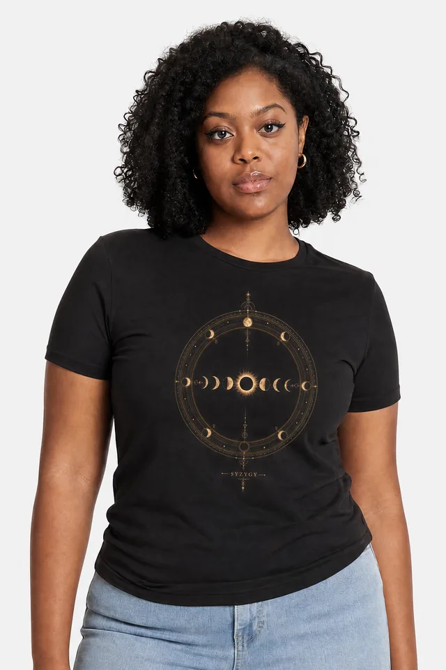 Syzygy Tee on model