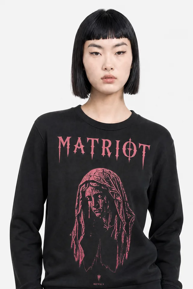 MATRIOT Crewneck on model